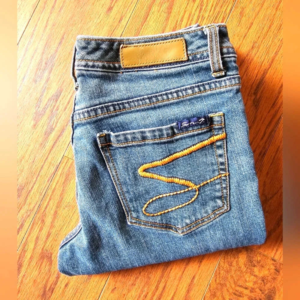 Seven7 Capri Jeans - Picture 3 of 9